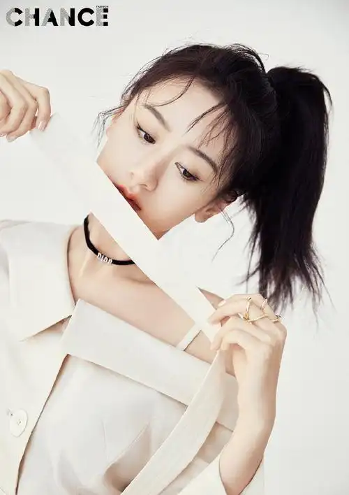 袁冰妍俏丽杂志写真图片,美女女生-可爱美图