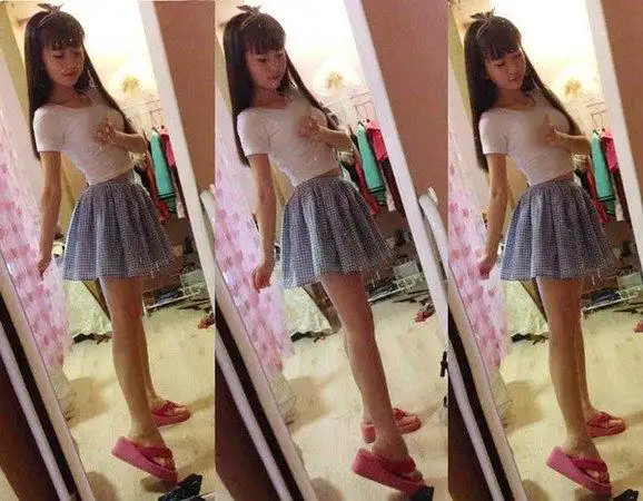 十早偶尔也会拍一些性感照,当然从照片中就可以看出胸部没有之前传的e