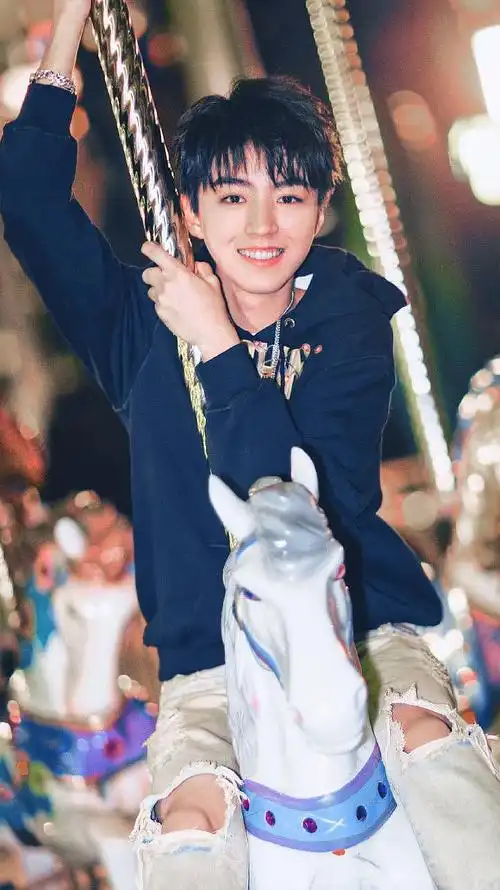 王俊凯的笑容真的好有感染力啊,好喜欢看他笑