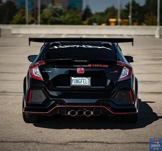 玩转"红头机"的本田思域type-r,无比帅气的"竞技姿态"