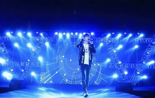 许嵩图片 许嵩演唱会帅气图片,明星,明星,帅气,魅力,歌手,许嵩,vae