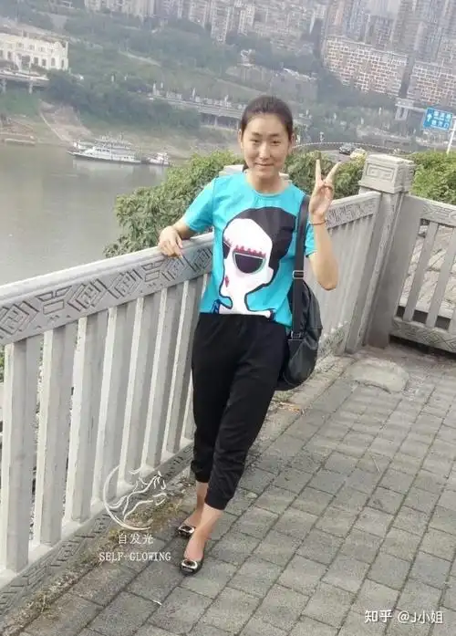 素人改造眯眯眼苦瓜脸的丑女孩如何变身超模范