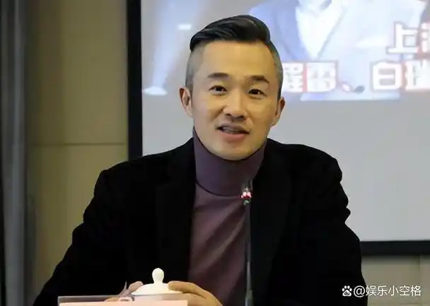 52岁主持人程雷罕见露面上万元马甲引热议因犯错转幕后工作