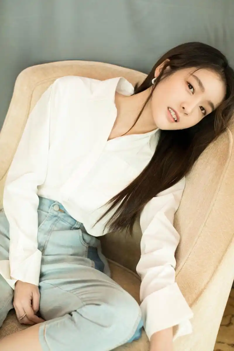 张雪迎,1997年6月18日出生于浙江省金华市义乌市,中国内地女演员,毕业