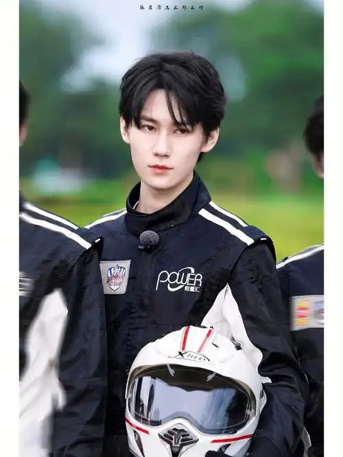 就喜欢冷脸帅哥#张真源  #图片分享  #壁纸  #大帅哥