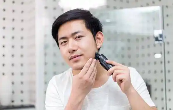 频繁刮胡子,说明了什么?_修剪_影响_生活