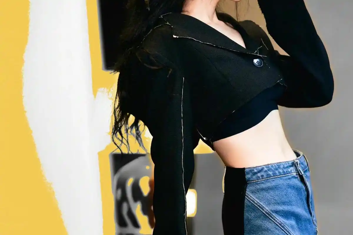 张天爱和张靓颖都是减肥达人,她们的体重都在四十公斤左右,张靓颖的