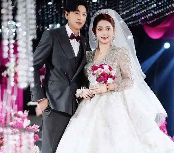 美如公主24岁女排主攻女神大婚1米96老公高大帅气很般配