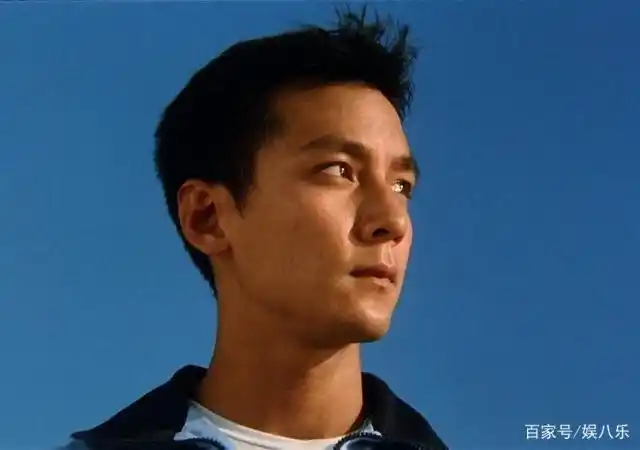 24岁的吴彦祖,出演了人生中的首部电影《美少年之恋》,著名的"彦祖