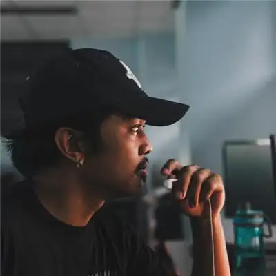 欧美侧脸霸气头像男生头像