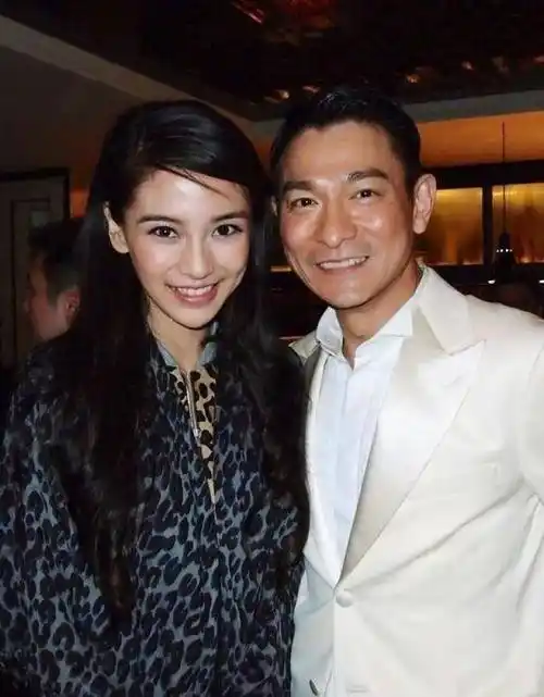 杨颖长得漂亮,在大屏幕上也是大美女,可是刚一开始合作,刘德华就狙揶