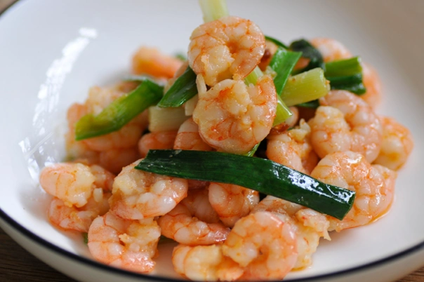 经典美食"葱爆虾仁",鲜美营养,简单易学,满满一盘不够吃