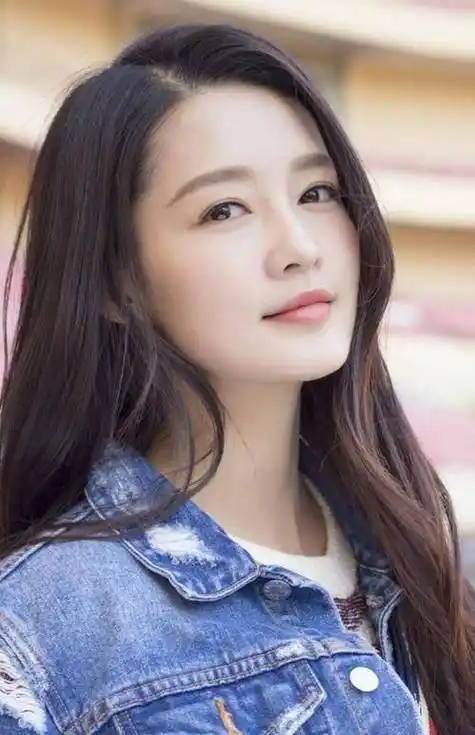 李沁:曾被国家秘密培养的人才,却转行挤进娱乐圈,理由令人感慨