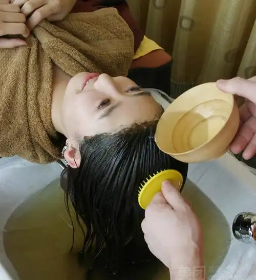 丝韵中草药茶麸洗头中心