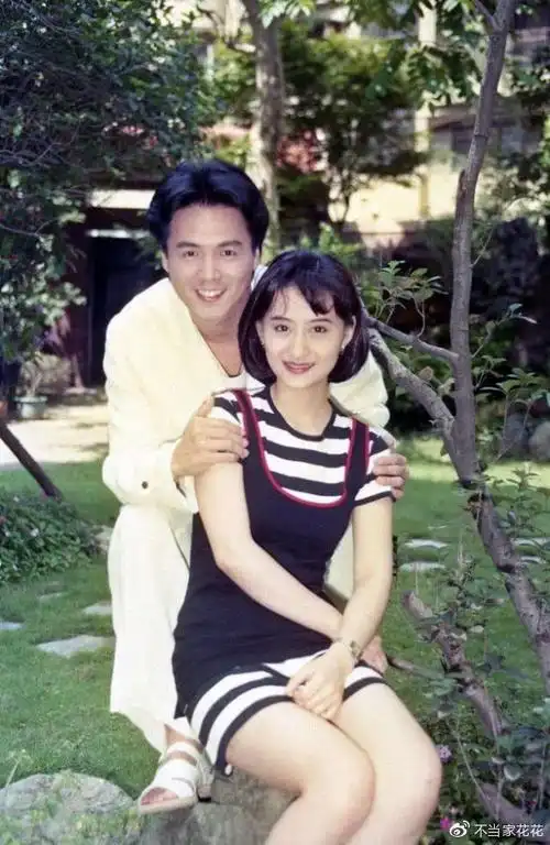 他先是在综艺节目中唱歌,直到35岁时出演《一帘幽梦》中痴情男子楚濂