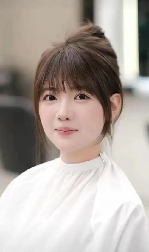 适合圆脸女生的精致刘海