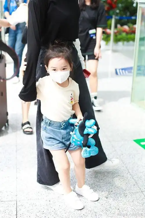 戚薇乐见女儿lucky进军娱乐圈?