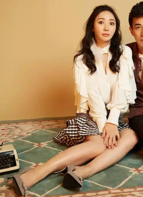 柳岩女神的性感高跟鞋_黑色_尖头_白色