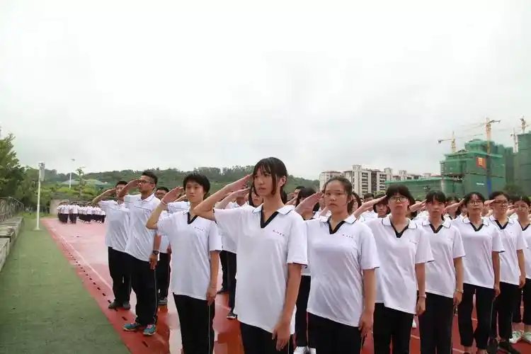 新生第一课少年意气凌秋云雄姿英发展豪情2018级高一年段入学训练报道