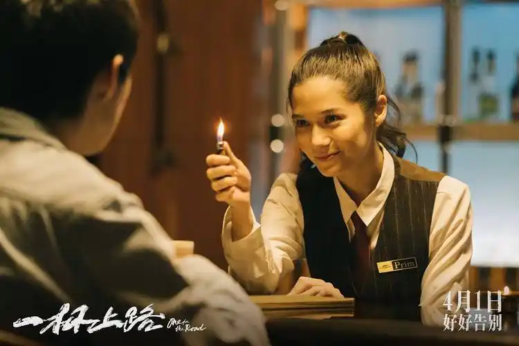 王家卫监制电影《一杯上路》海报预告双发 临终告别之旅弥补年少遗憾