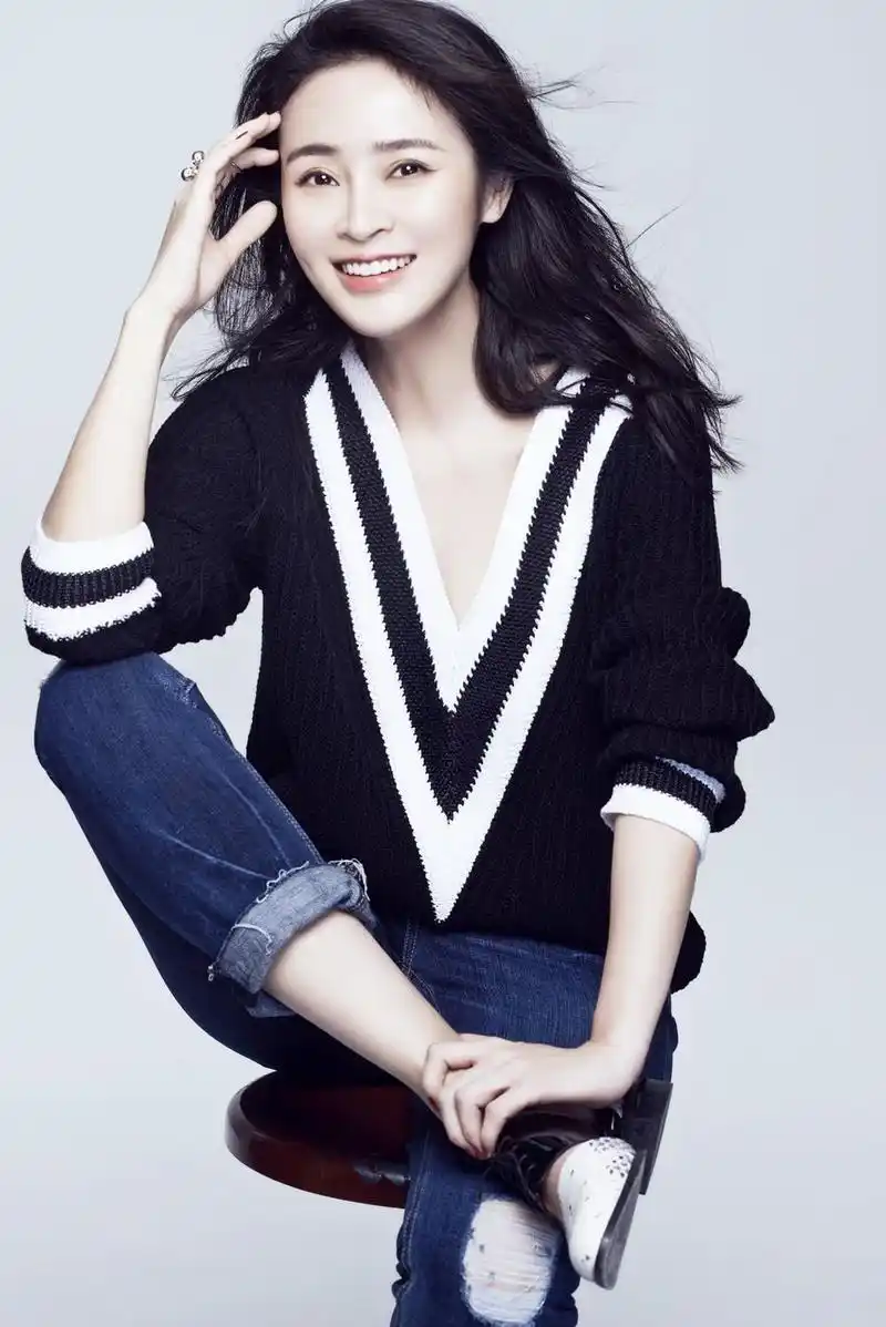 回顾演员于明加结婚13年只生孩子不做饭丈夫一家人把她宠成宝