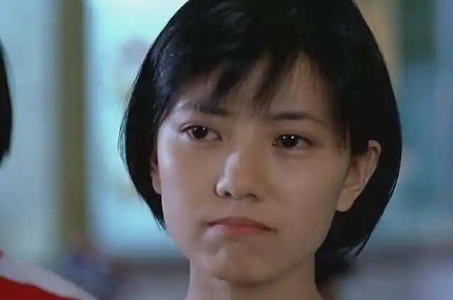 千禧年的清嘴含片广告,更是直接让她获得了"清嘴女孩"的美称.