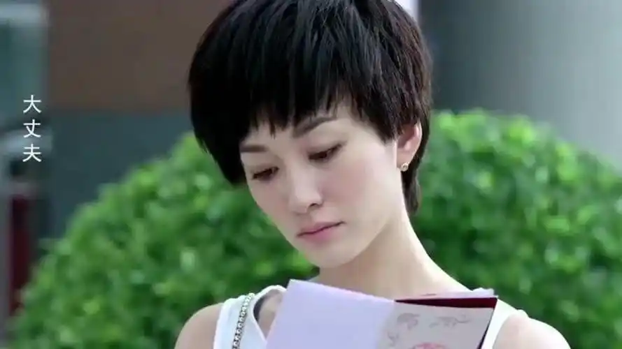 大丈夫李小冉烧王志文的结婚证扬言没有结婚证看你怎么离婚