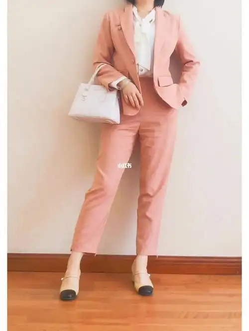 今日穿搭肉粉色西装套装