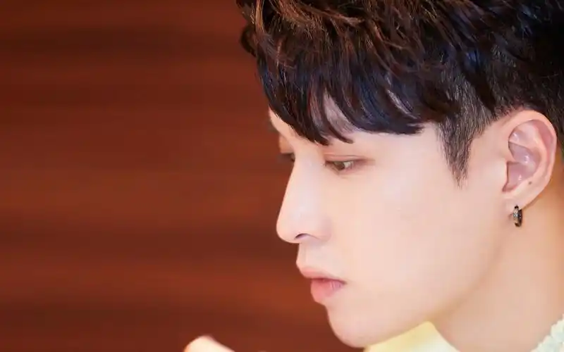 张艺兴帅气写真电脑桌面壁纸图片