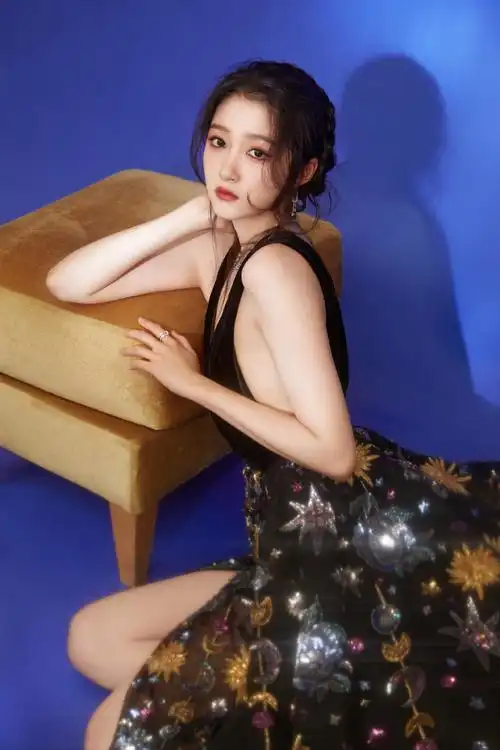 关晓彤日月星辰深v高定##关晓彤恶女千金妆##微博视界大会