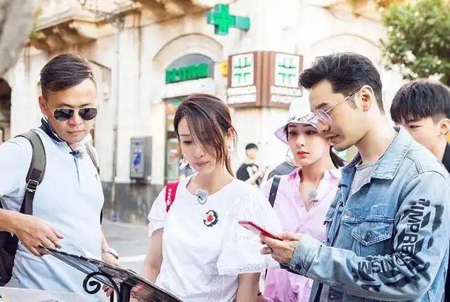 黄晓明赵丽颖携手《中餐厅4》,飞行嘉宾没想到是她,收视率稳了