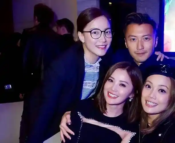 39岁霍汶希未婚先孕,谢霆锋:把孩子生下来,我养你们一辈子_工作_娱乐