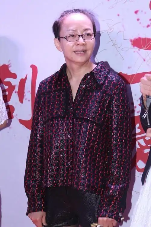 宋丹丹的身材真不像是奶奶辈的人短裤配长靴身材好纤细