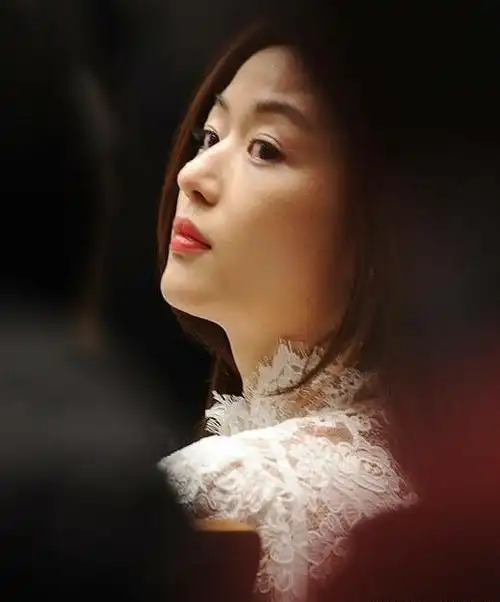 看全智贤17岁采访哥哥张国荣的视频,大家觉得她整了吗?