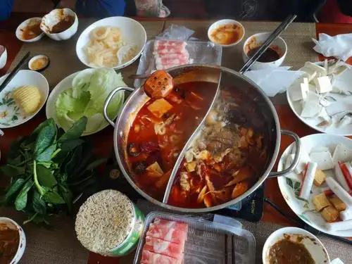 火锅最近火了,晒朋友圈6桌火锅宴,能认全第5桌的人绝对是吃货!