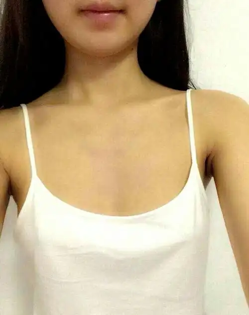 男朋友总说我胸小,你们也这样觉得吗?