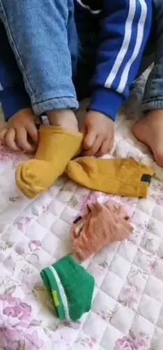 吴庄幼儿园小班--《我会穿袜子》