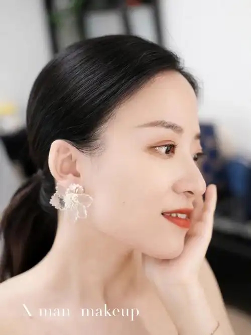 一个完美侧脸的新娘