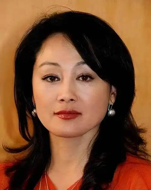 儿子智障,自己被骗,却让女儿上交10年工资,如今61岁的她还好吗_王姬