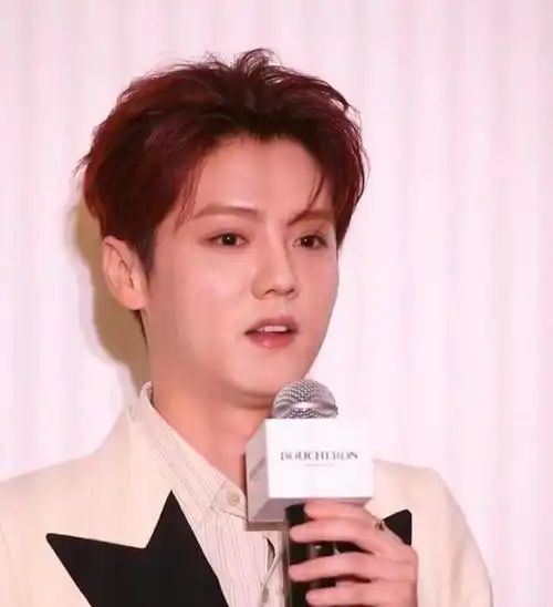 这两年来,鹿晗每一次亮相,他的状态都会引发大家的讨论,路人都觉得他