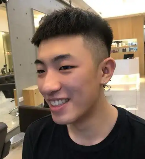"两边铲光"发型还有4种剪法?这几款都很帅气,男生都该试试