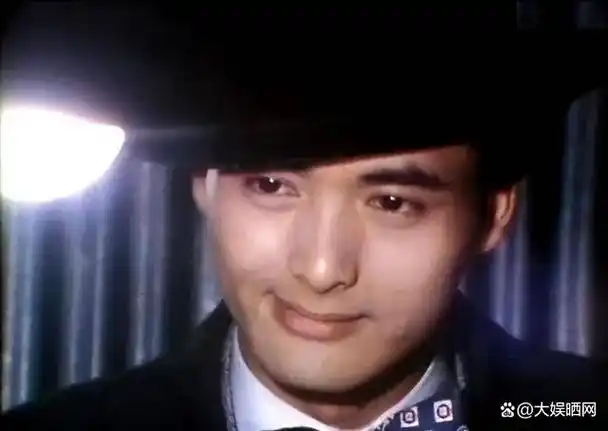 周润发凭借叶剑飞这个角色再次出演《等待黎明》,并一举夺得三项大奖