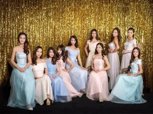 而且,就在   月22号礼拜六晚上,照片里所有的女神将一起出现在富丽