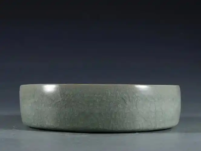 官窑青釉冰裂纹大圆洗