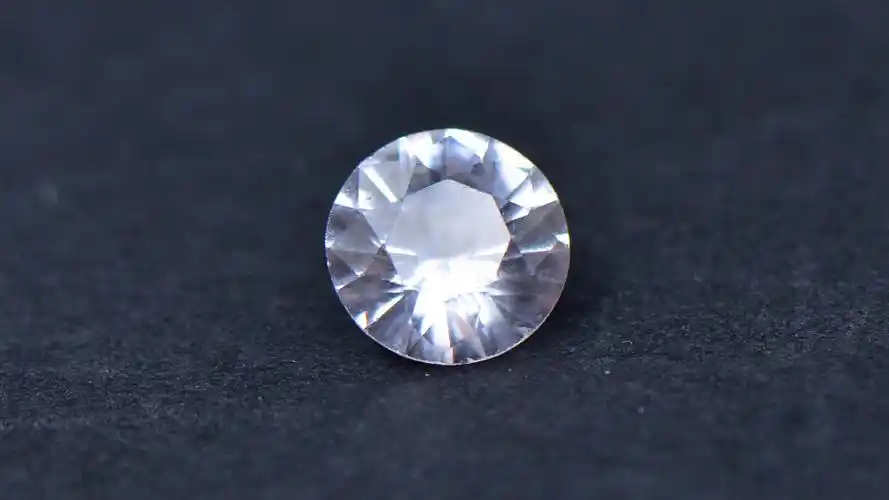 955克拉白色蓝宝石