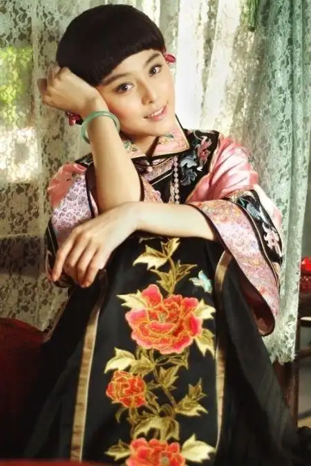 古装古典美人# #中国旗袍# #民国服饰# #绣花服装# @范冰冰 @予心