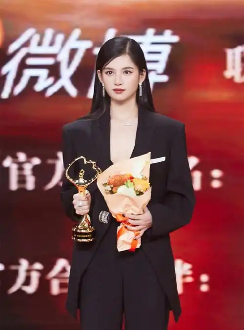 金晨的鼻子,虞书欣脸肿,杨紫,陈都灵比丑,微博之夜成了内娱照妖镜