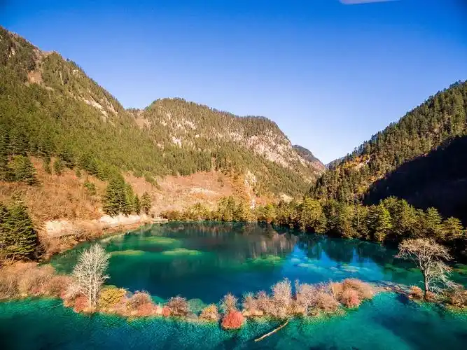 中国山河辽阔,自然风光与人文景观交相辉映 导语中国,这片神秘而广袤