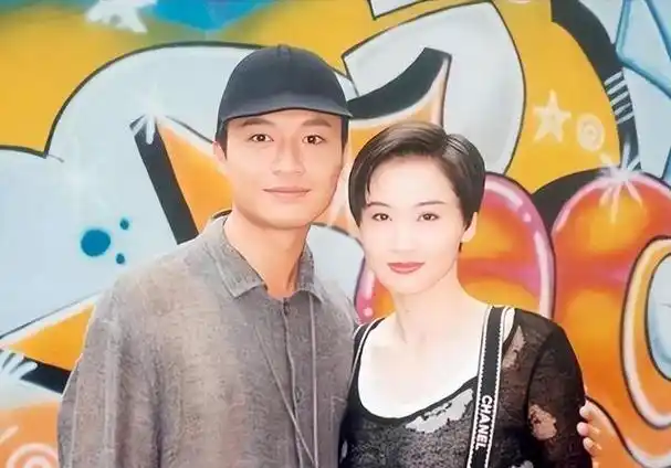 回顾她曾是红极一时明星却沦为富商情妇无人敢娶