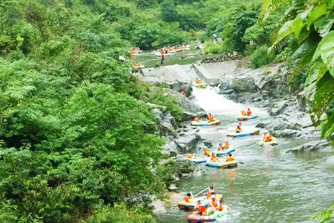 p>庐山桃花源漂流是位于位于江西九江市 a target="_blank" href="